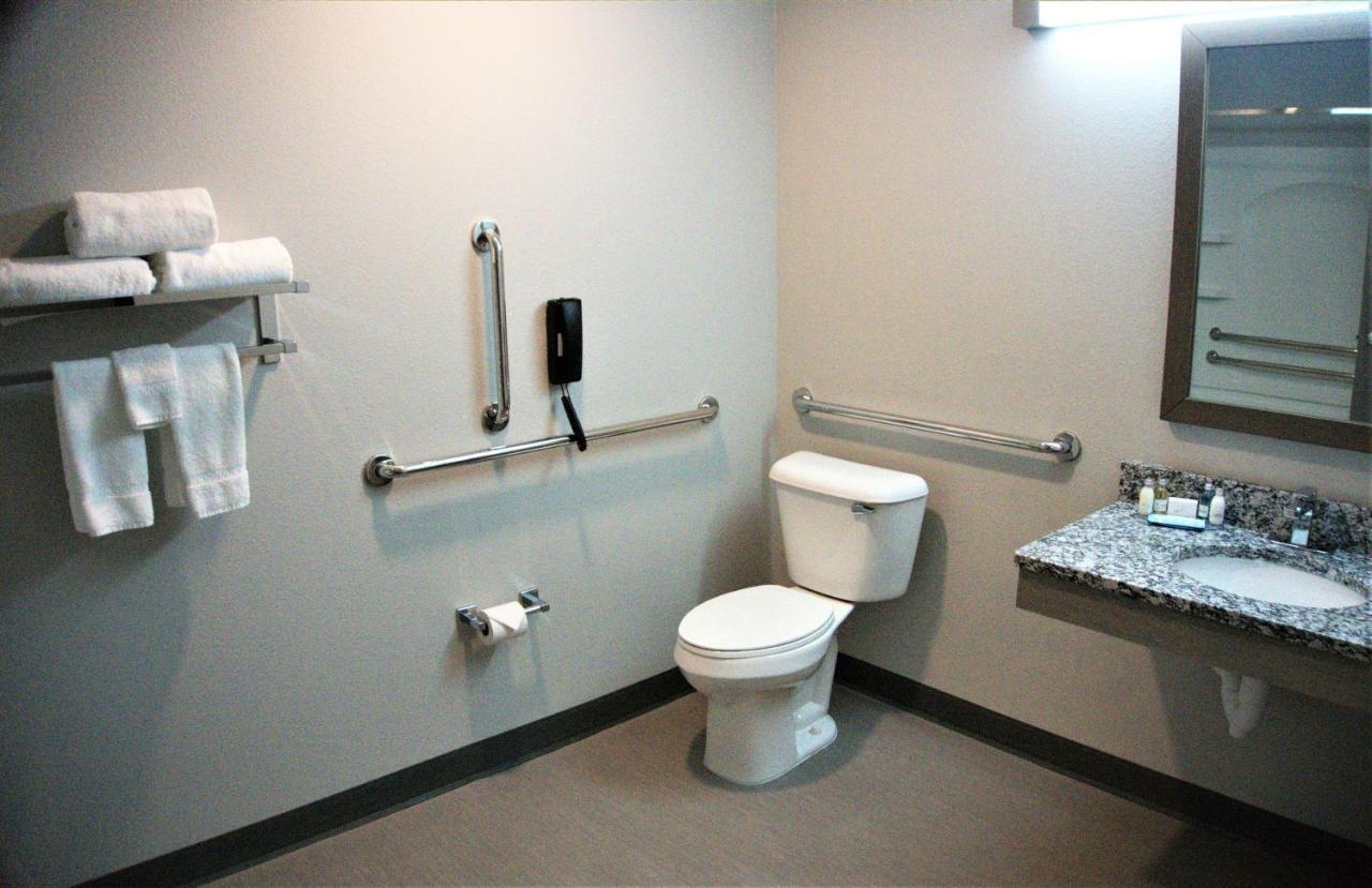 Brookstone Inn & Suites Fort Dodge Kültér fotó