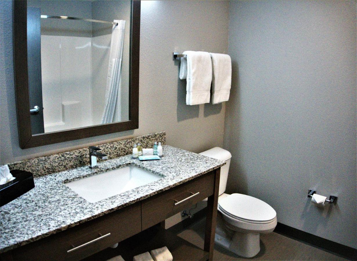 Brookstone Inn & Suites Fort Dodge Kültér fotó